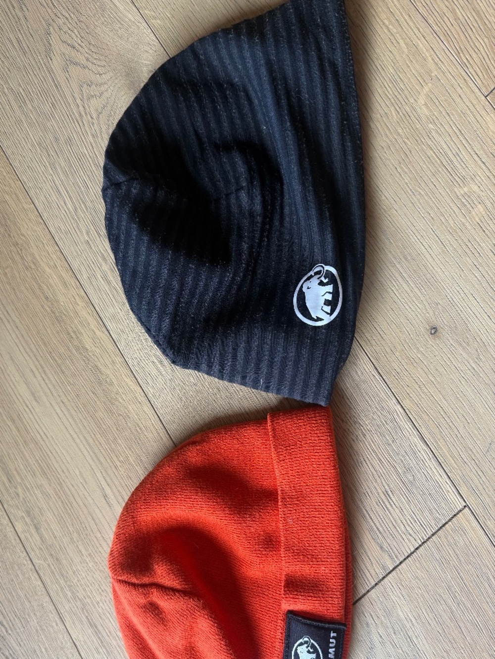 2x Mammut Swiss Engineering Beanie Hat